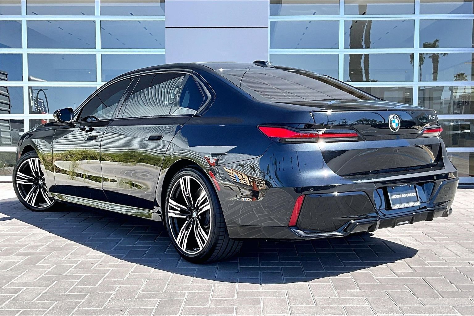 Used 2023 BMW 740i w/ Parking Assistance Package image 12