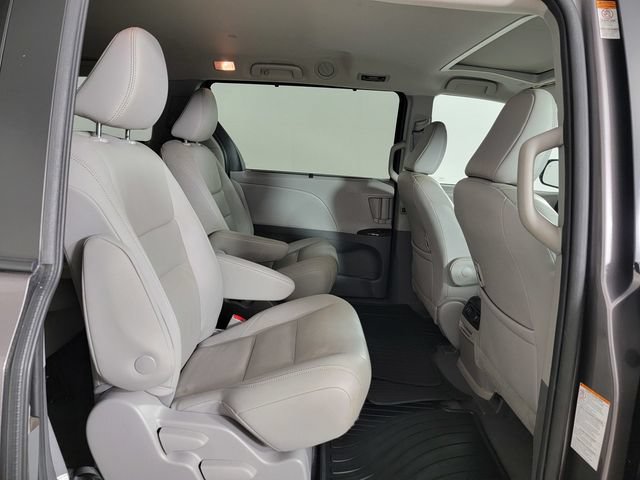Used 2020 Toyota Sienna XLE w/ XLE Navigation Package AWD/4WD image 17