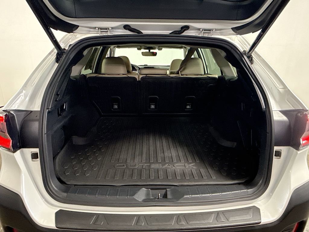 Used 2020 Subaru Outback Limited image 23