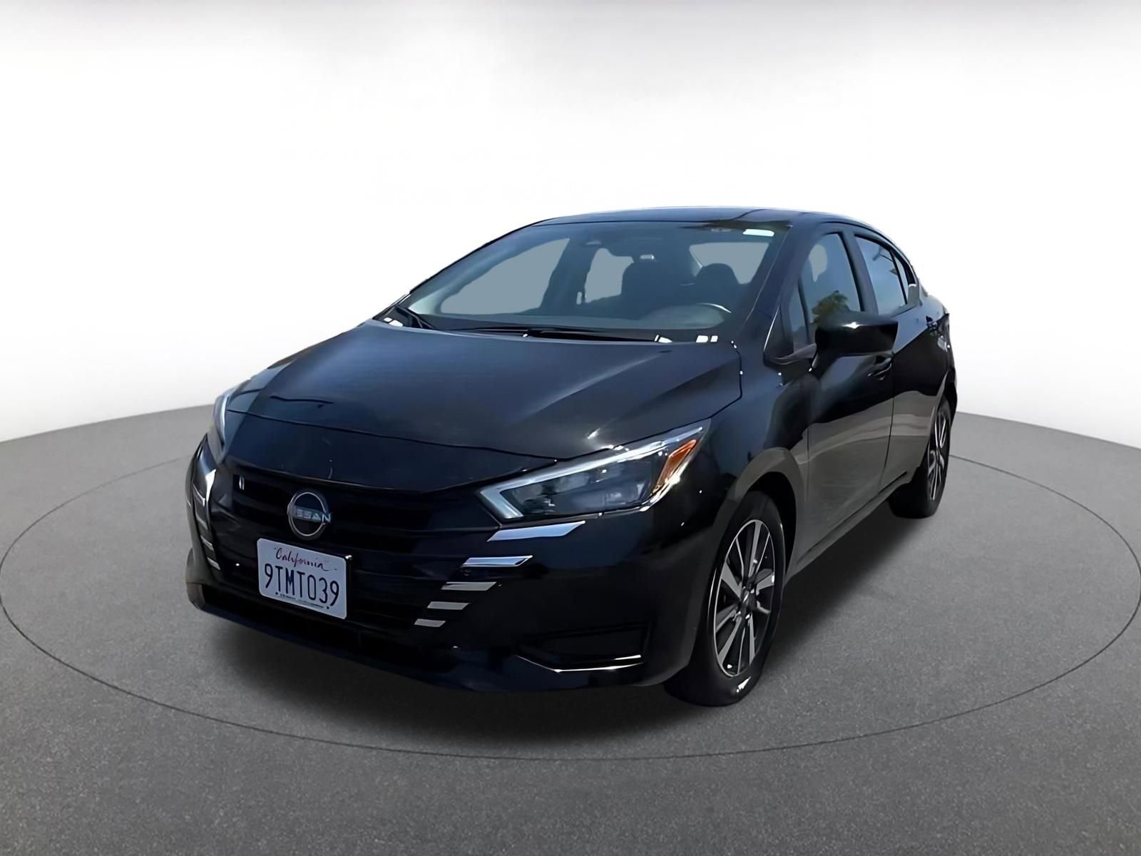 Used 2025 Nissan Versa SV FWD image 7
