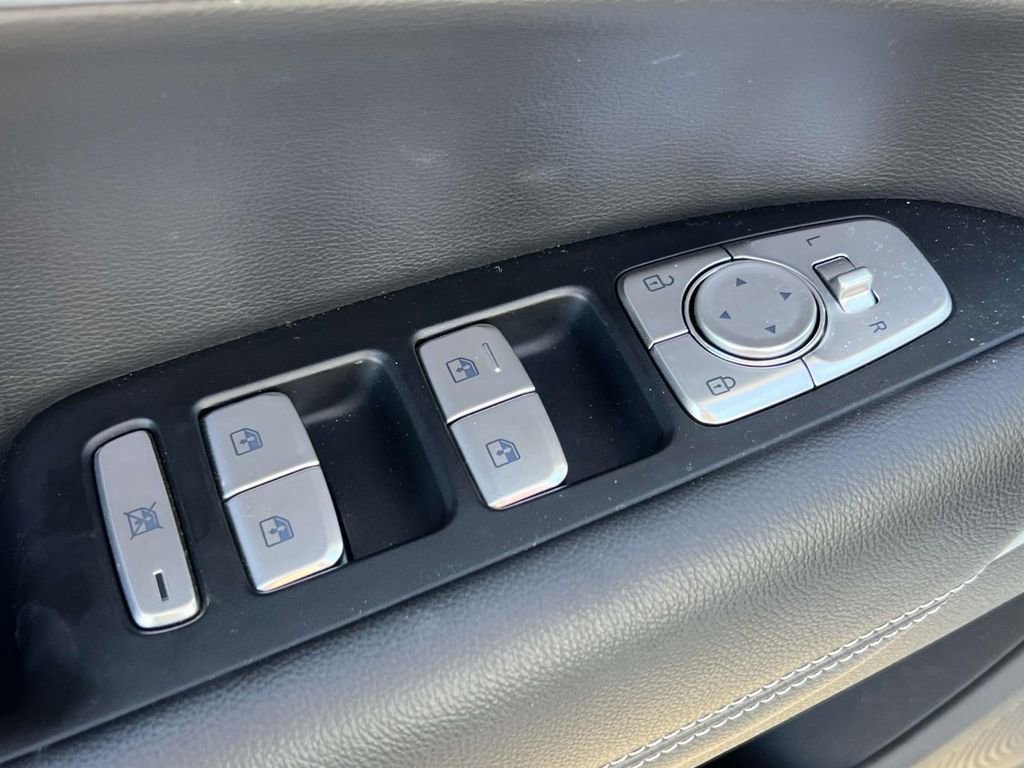 Used 2024 Genesis G70 2.5T image 15