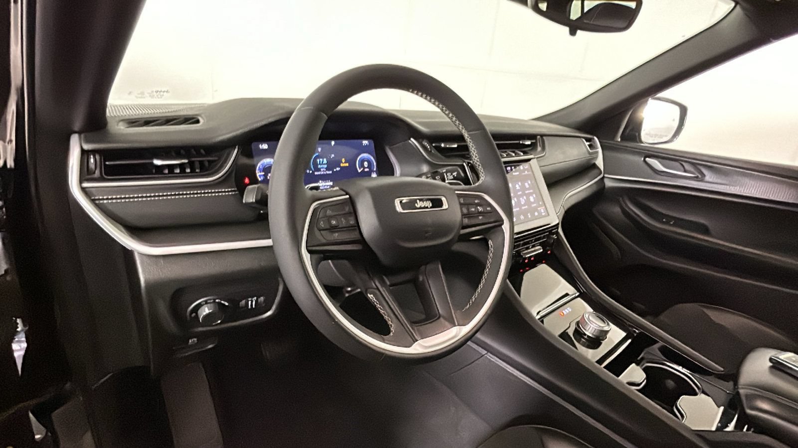 Used 2023 Jeep Grand Cherokee L Laredo AWD/4WD image 17