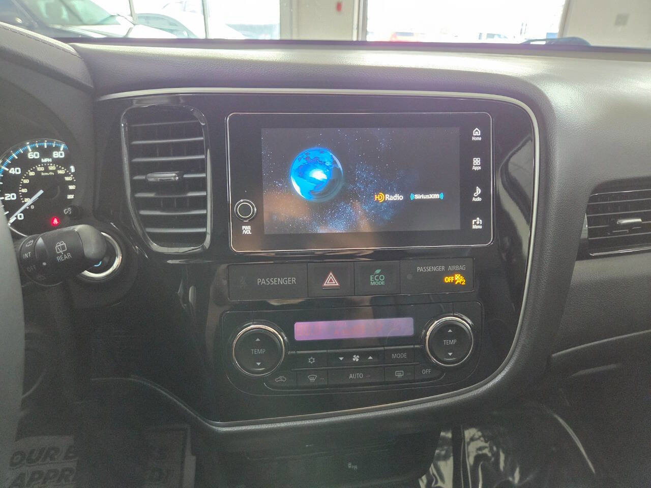 Used 2018 Mitsubishi Outlander SEL image 29