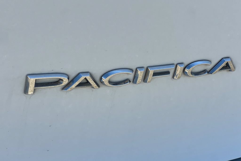 Used 2020 Chrysler Pacifica Touring-L FWD image 29