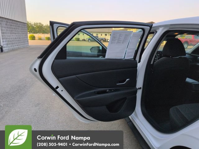 Used 2023 Hyundai Elantra SEL FWD image 25
