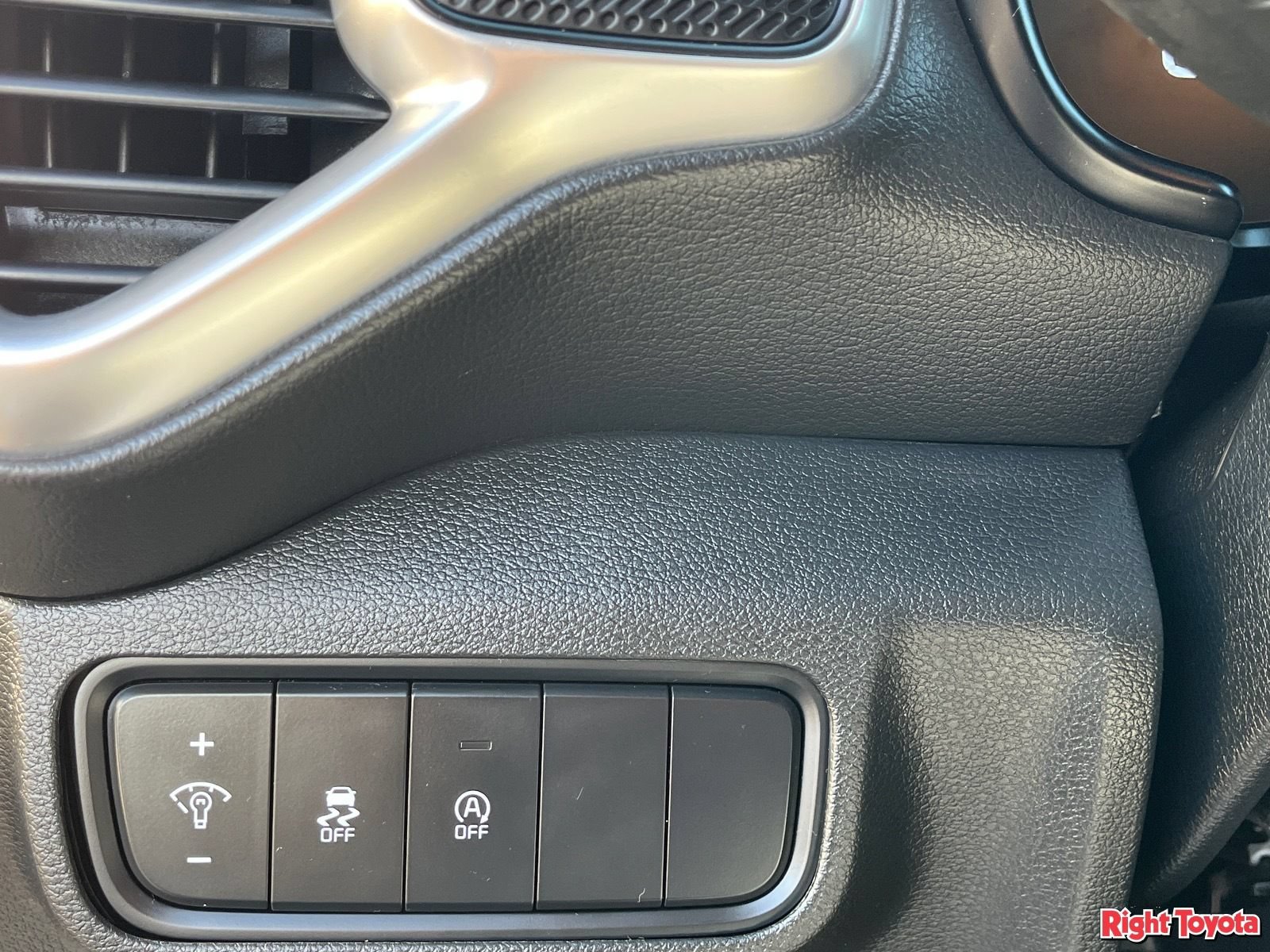 Used 2025 Kia Soul LX w/ LX Technology Package FWD image 32