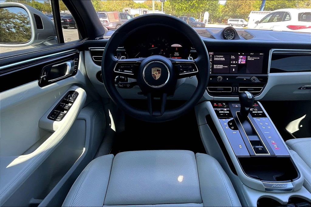 Used 2023 Porsche Macan Turbo image 8
