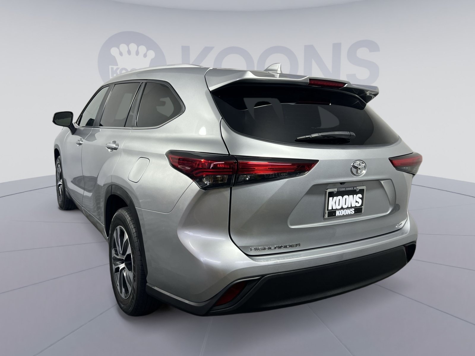 Used 2023 Toyota Highlander XLE FWD image 4