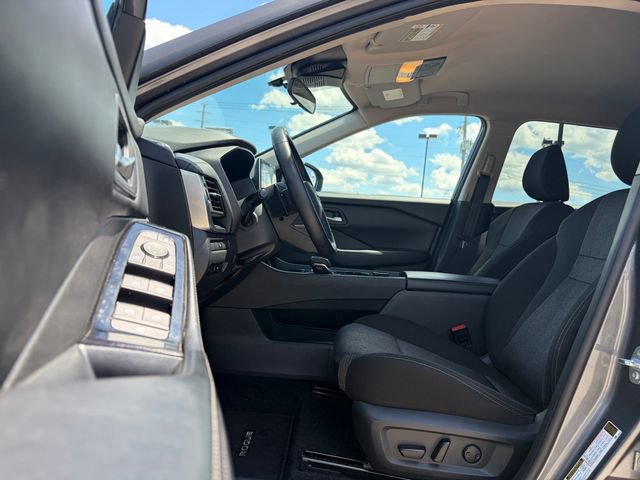 Used 2025 Nissan Rogue SV AWD/4WD image 17
