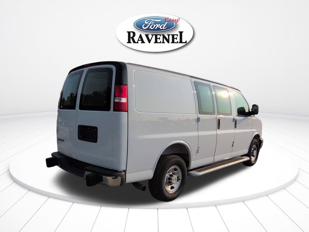 Used 2025 Chevrolet Express 2500 w/ Driver Convenience Package RWD image 4