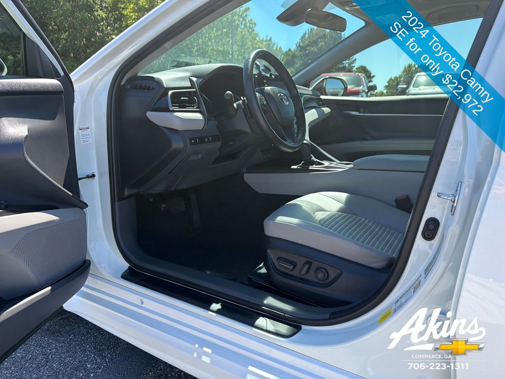 Used 2024 Toyota Camry SE FWD image 13