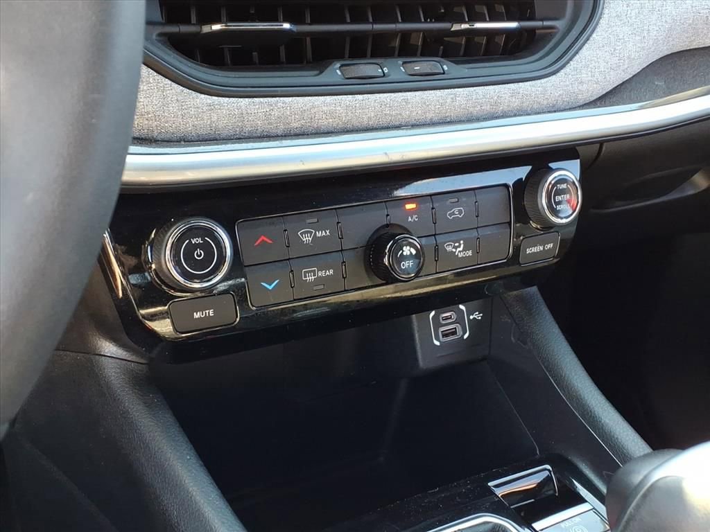 Used 2023 Jeep Compass Latitude image 20