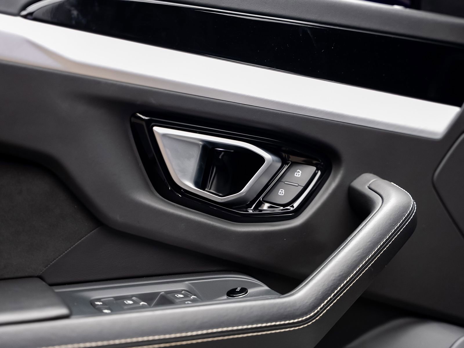 Used 2020 Lamborghini Urus image 64