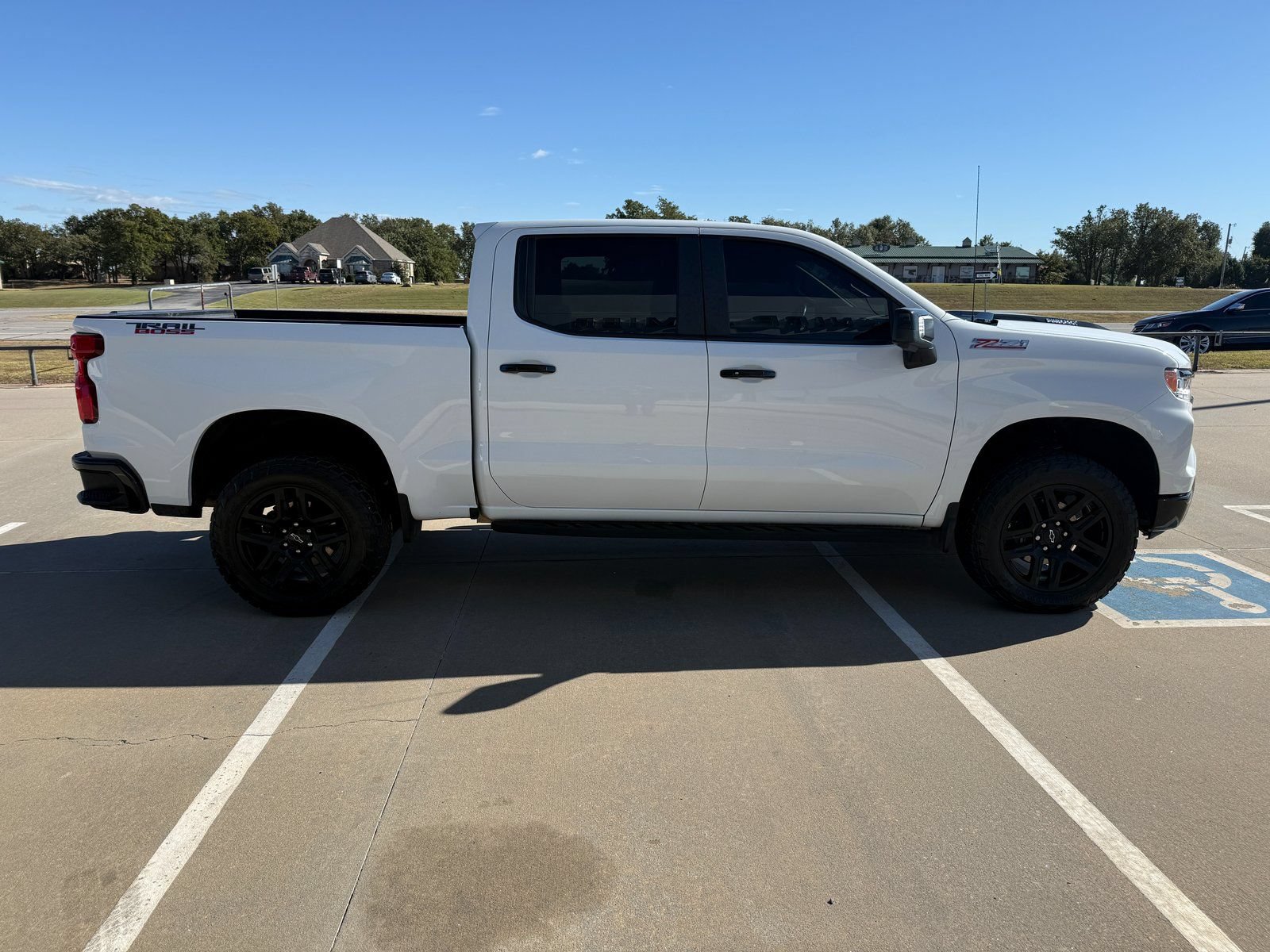 Used 2024 Chevrolet Silverado 1500 LT Trail Boss w/ LT Trail Boss Premium Package AWD/4WD image 7
