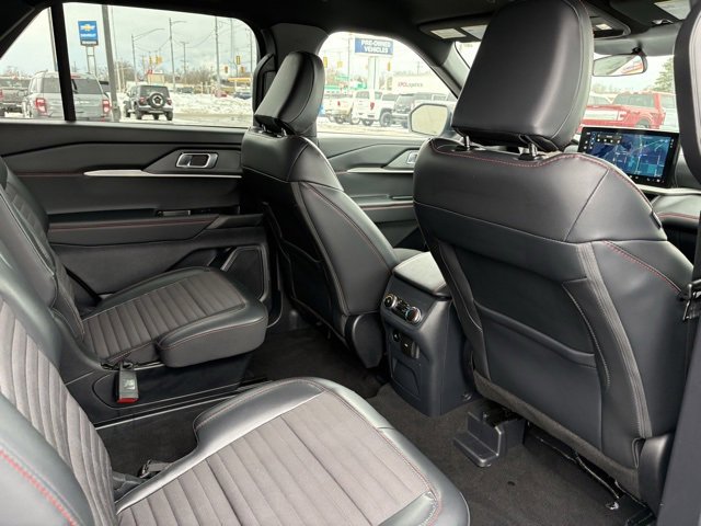 Used 2025 Ford Explorer ST-Line image 12