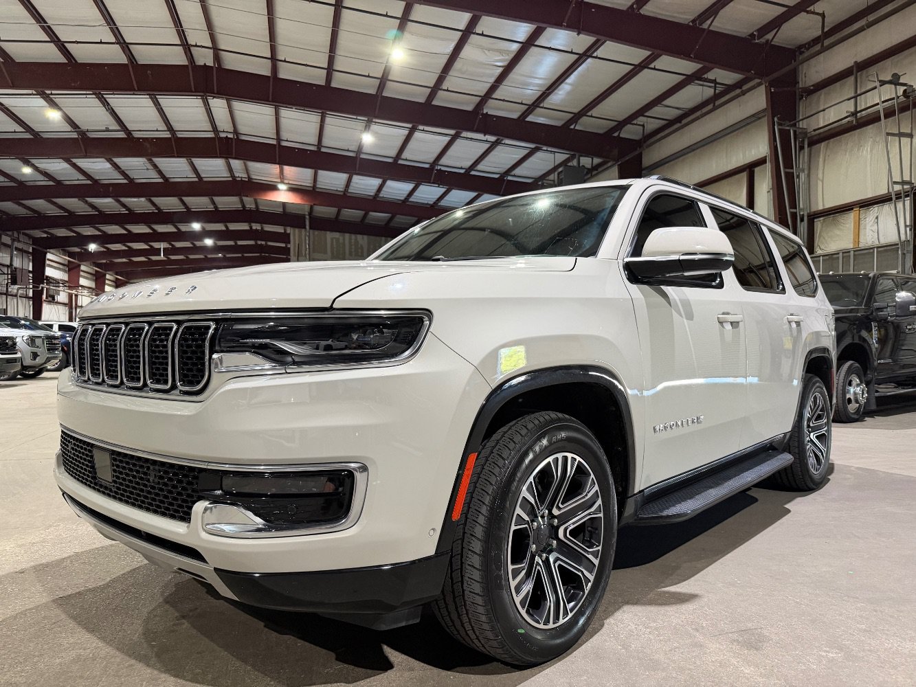 Used 2022 Jeep Wagoneer Series III RWD image 9