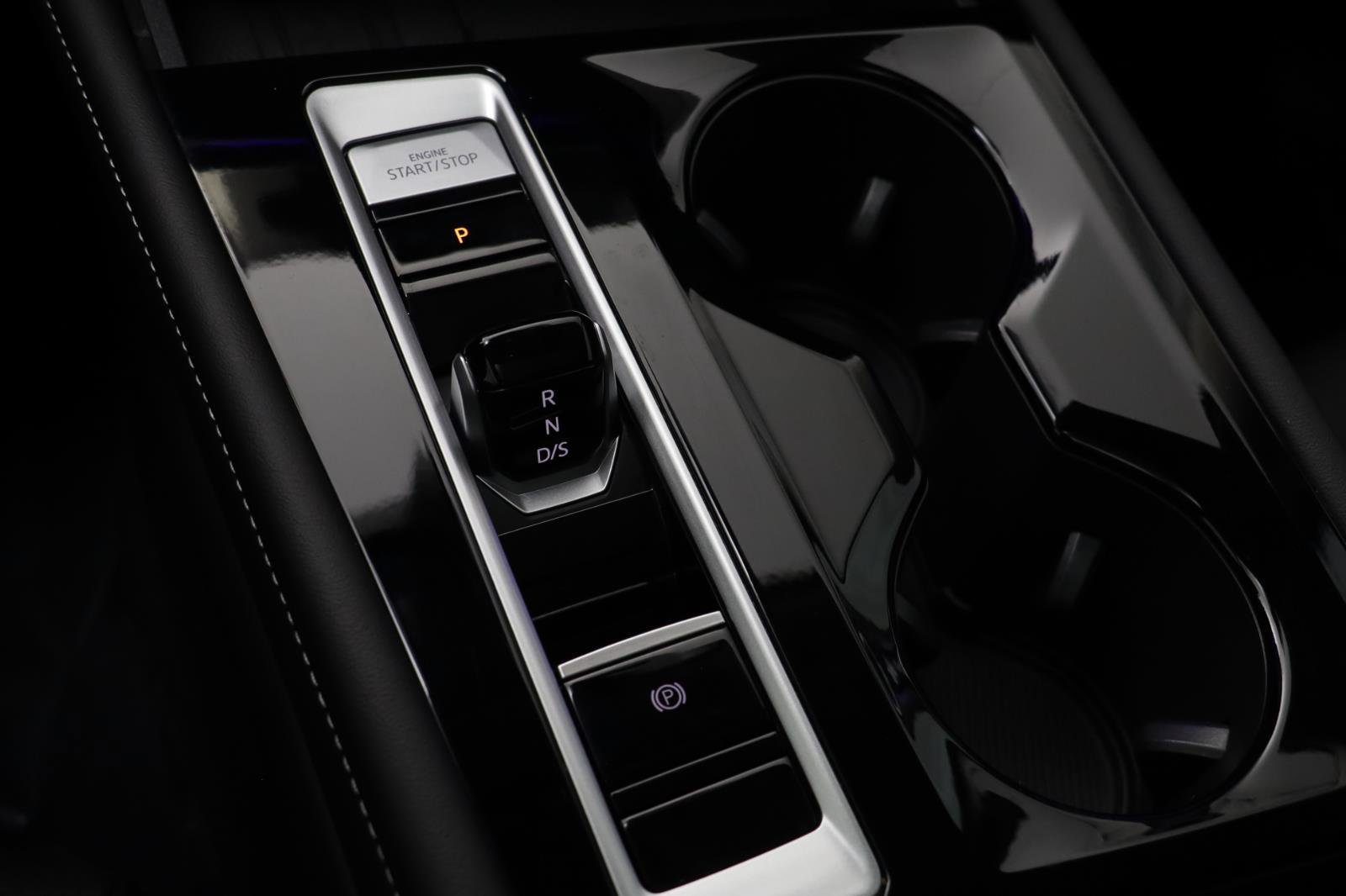 Used 2025 Volkswagen Atlas SEL Premium R-Line image 12