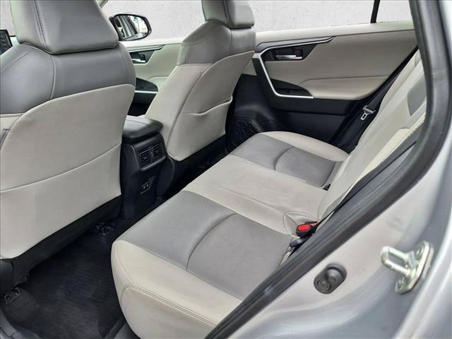Used 2020 Toyota RAV4 XLE Premium FWD image 17