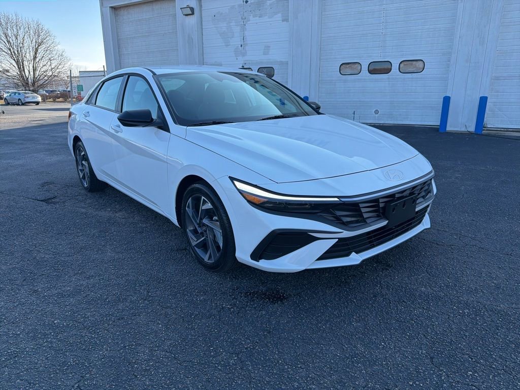 New 2025 Hyundai Elantra Sport image 8