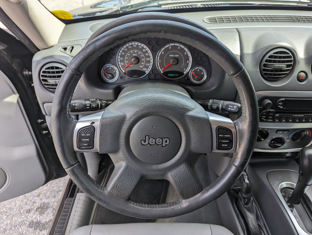 Used 2005 Jeep Liberty Limited AWD/4WD image 14