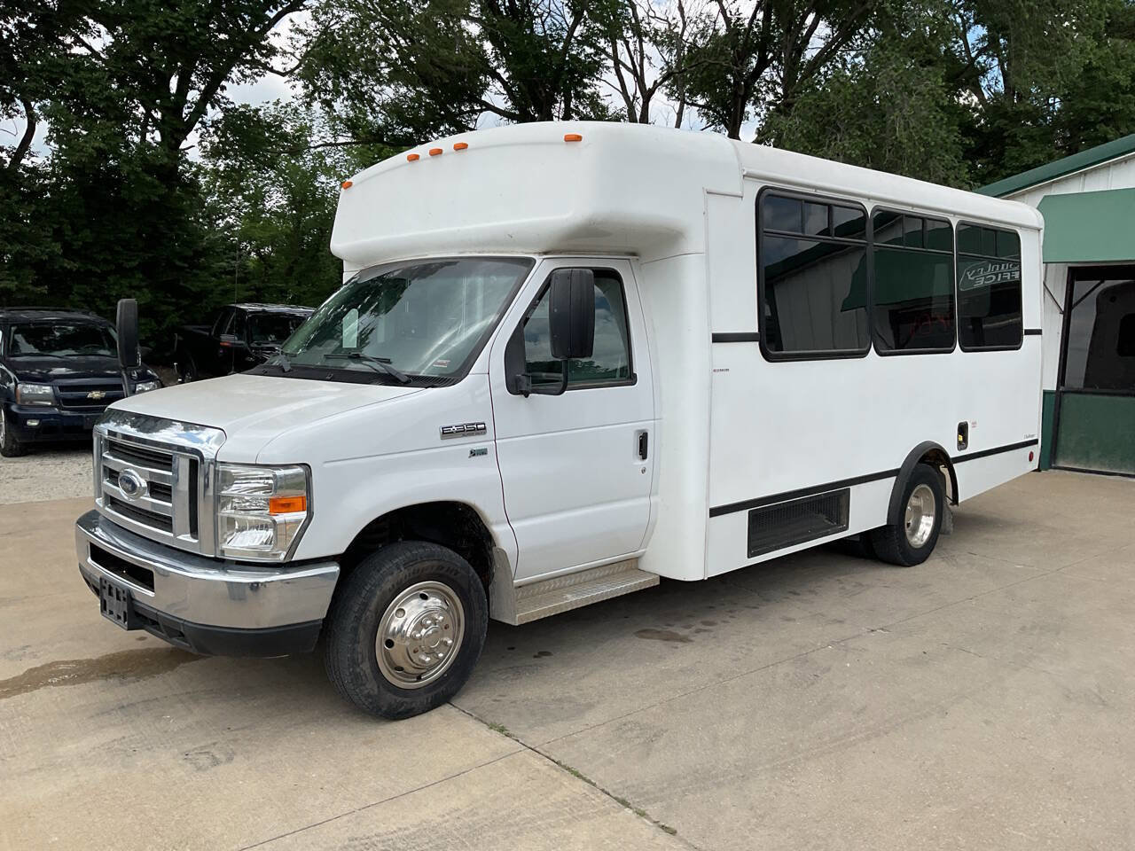 Used 2013 Ford E-350 and Econoline 350 Super Duty w/ Shuttle Bus Prep Pkg image 6