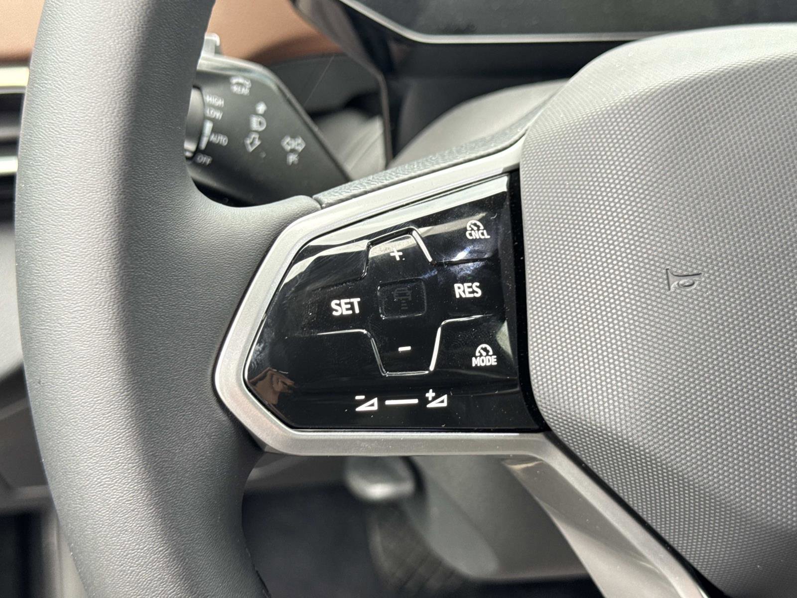 New 2025 Volkswagen ID.4 Pro image 11