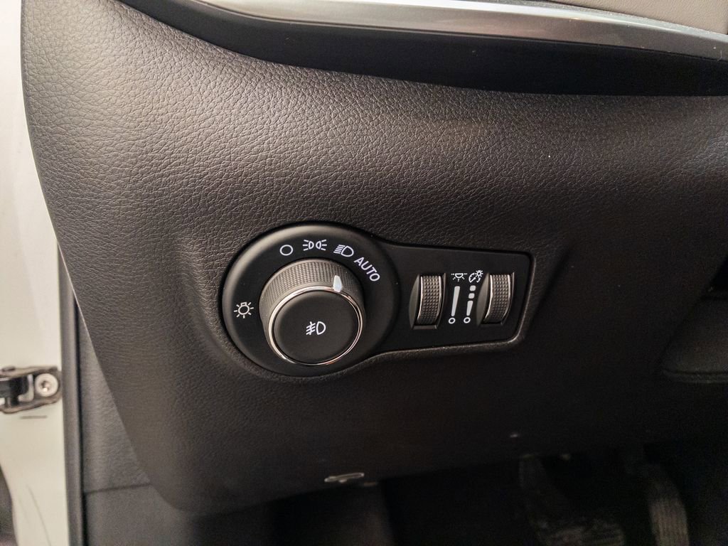 Used 2025 Jeep Compass Limited image 26