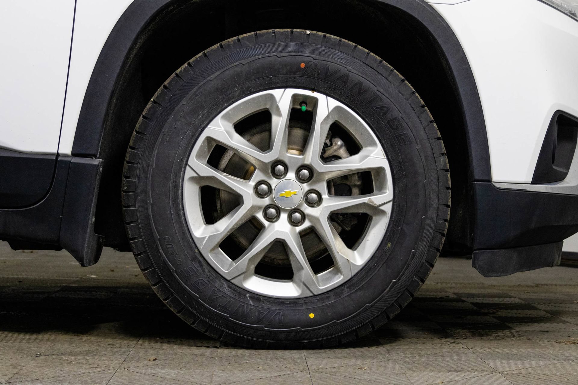 Used 2021 Chevrolet Traverse LT w/ LPO, Floor Liner Package image 40