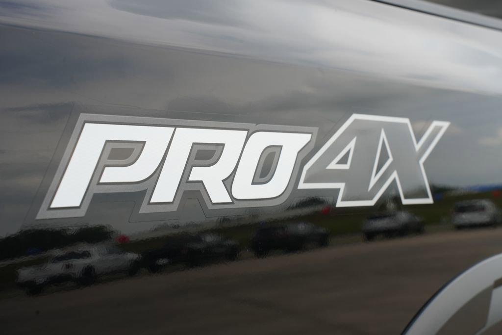 Used 2021 Nissan Titan PRO-4X w/ Pro-4x Convenience Package AWD/4WD image 19