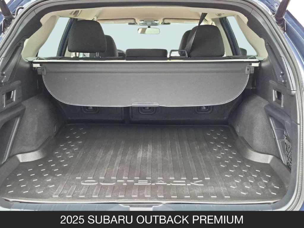 Used 2025 Subaru Outback Premium AWD/4WD image 23