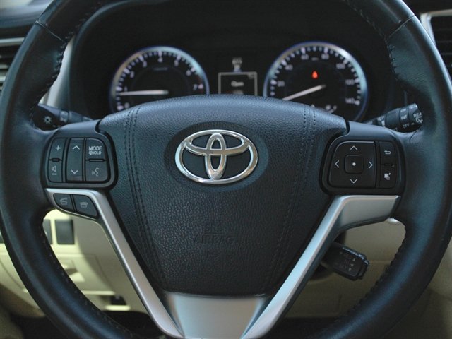 Used 2015 Toyota Highlander Limited AWD/4WD image 19