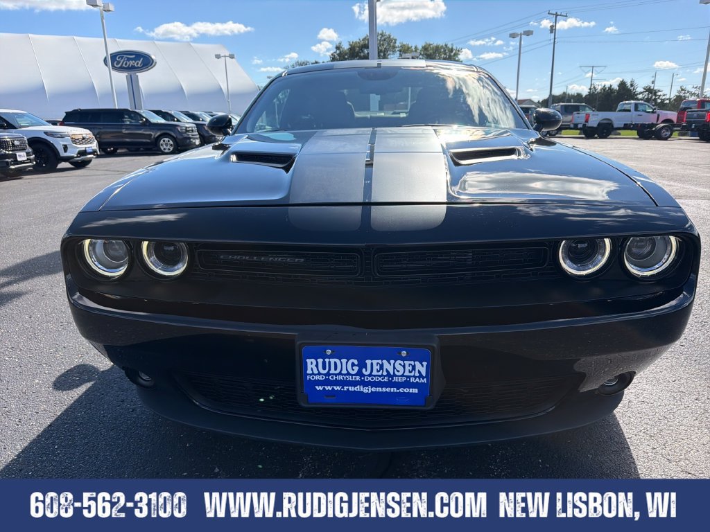 Used 2017 Dodge Challenger R/T w/ Driver Convenience Group RWD image 8