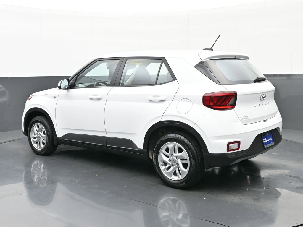 Certified 2025 Hyundai Venue SE image 6