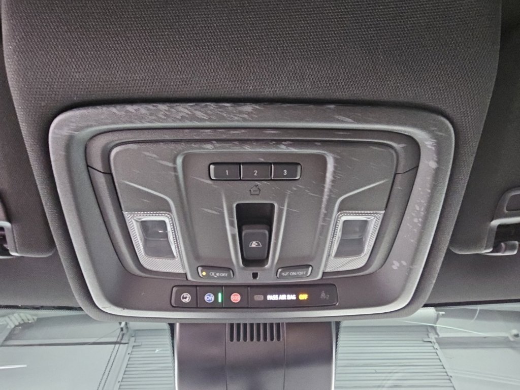 Used 2024 Chevrolet Silverado 1500 High Country w/ Technology Package AWD/4WD image 25