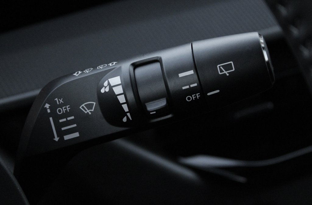 Certified 2025 Nissan Murano SV image 36