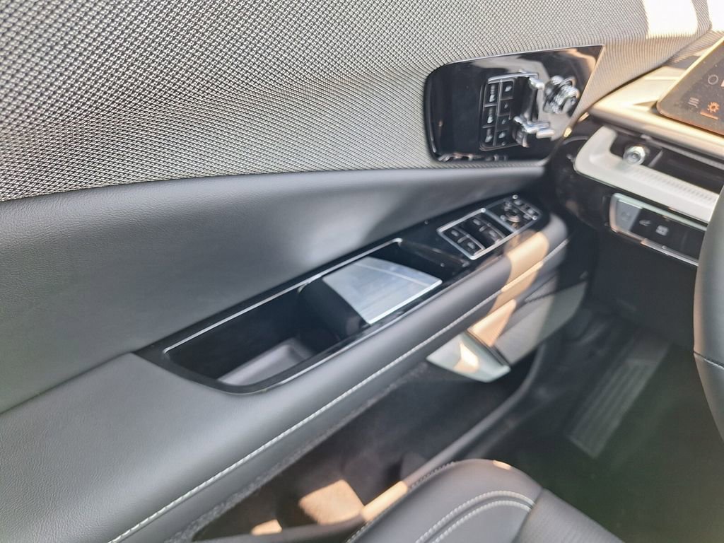 New 2025 Cadillac Optiq Luxury 2 image 14