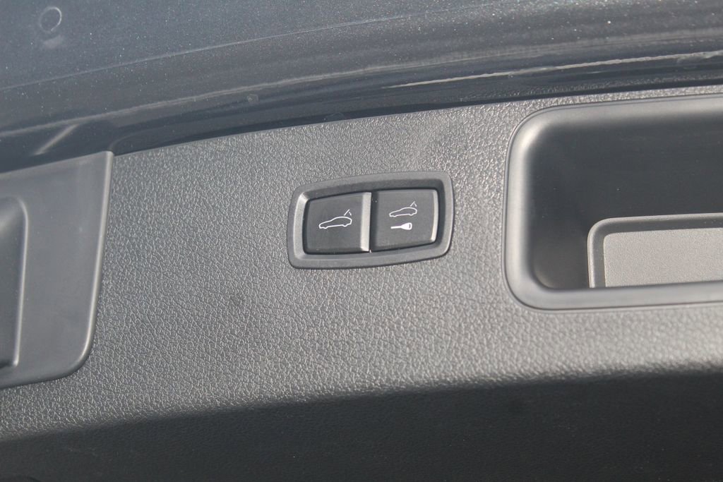 Certified 2022 Porsche Macan S w/ Premium Package Plus AWD/4WD image 13