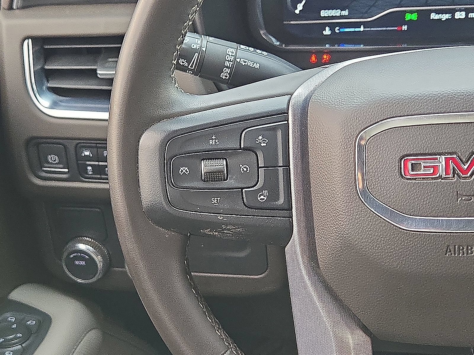 Used 2023 GMC Yukon SLT w/ SLT Luxury Package RWD image 20