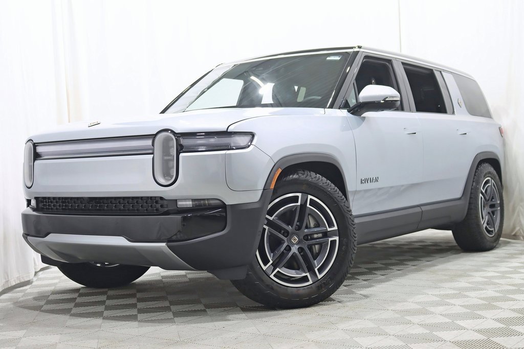 Used 2025 Rivian R1S Adventure image 6