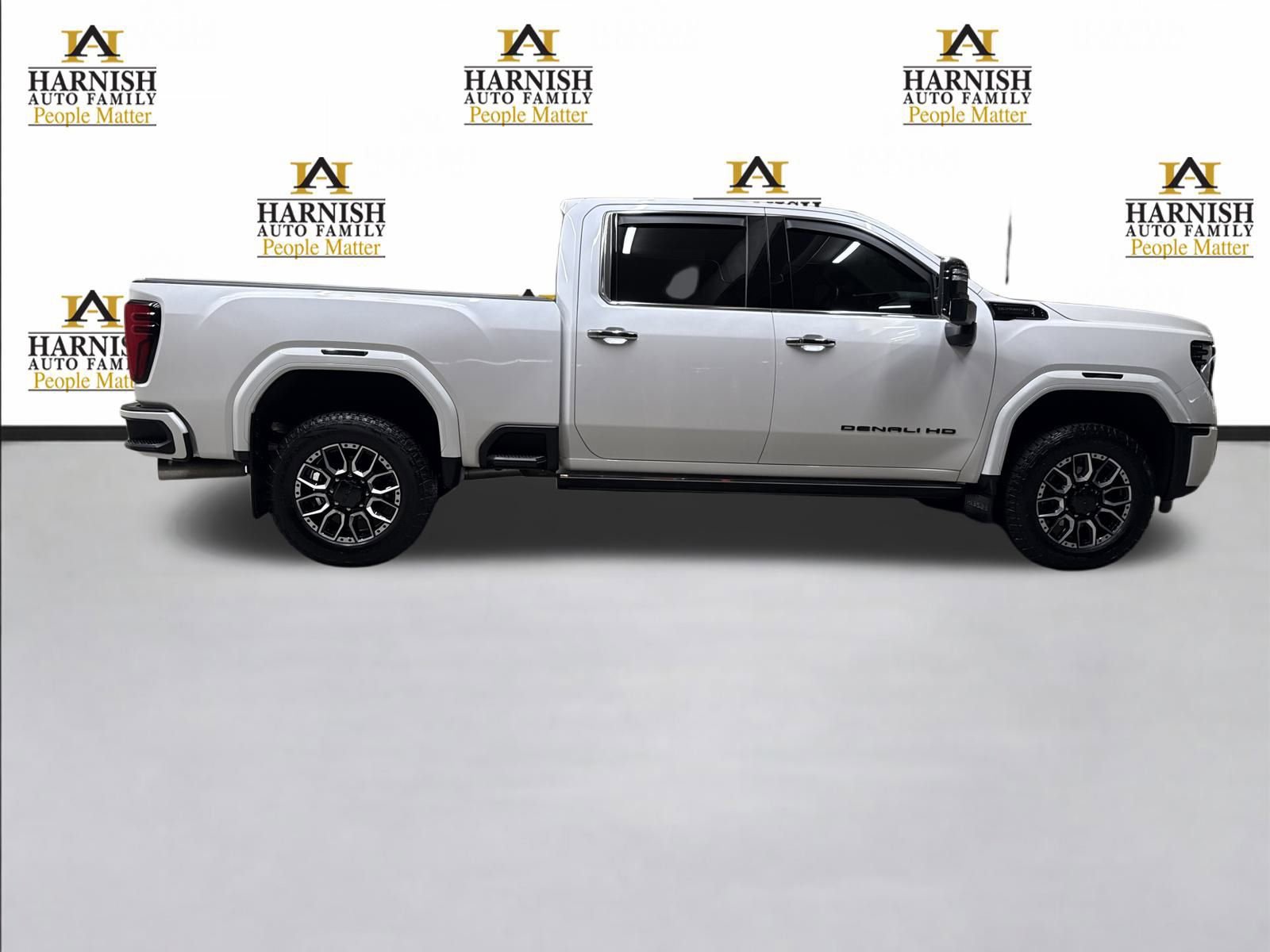 Used 2024 GMC Sierra 3500 Denali Ultimate image 9