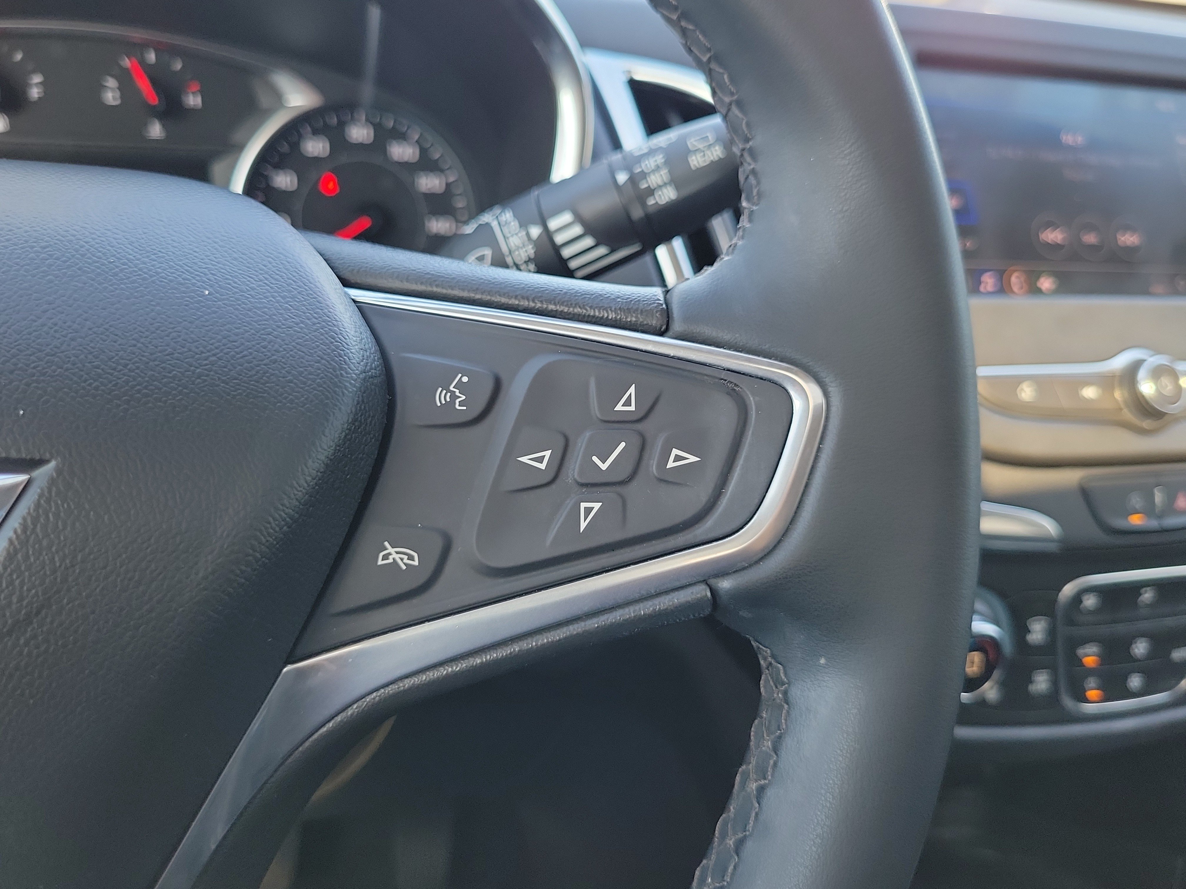 Used 2023 Chevrolet Equinox LT FWD image 22