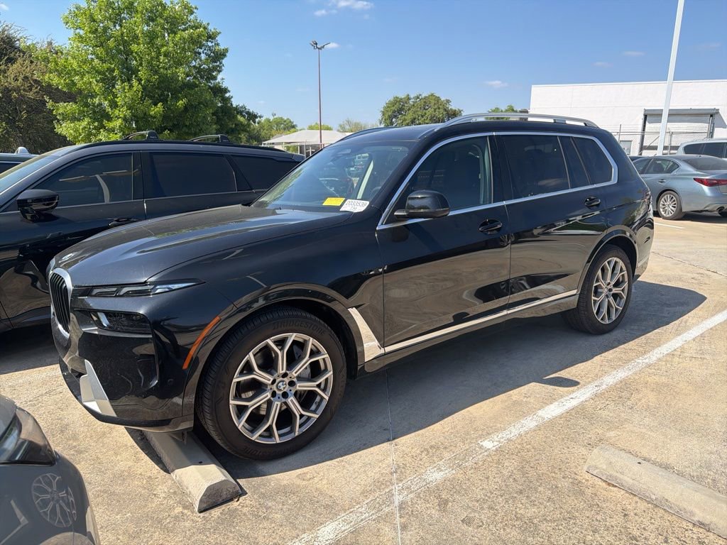 Used 2025 BMW X7 xDrive40i w/ Climate Comfort Package image 2