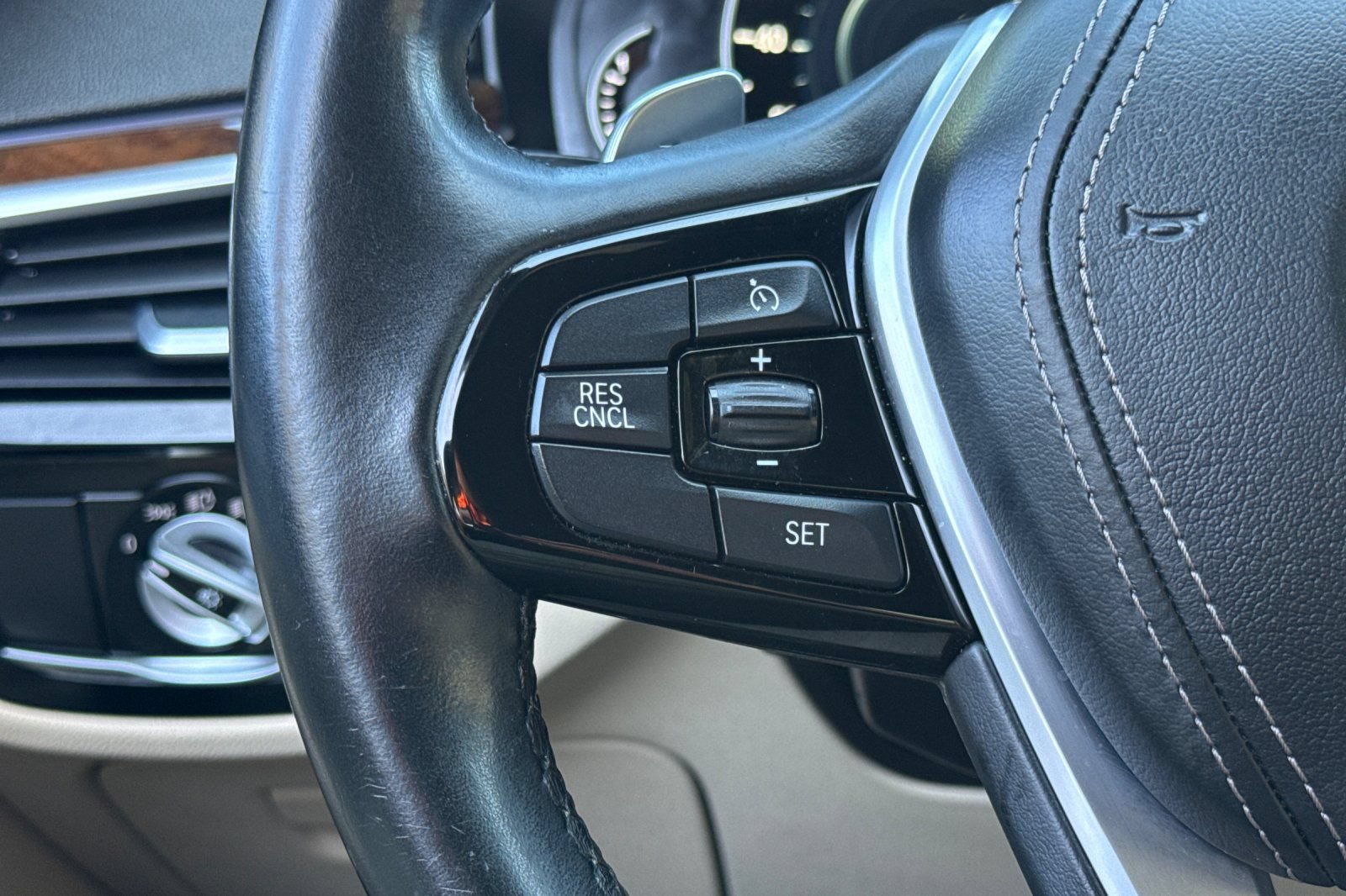 Used 2019 BMW 530e w/ Premium Package RWD image 27