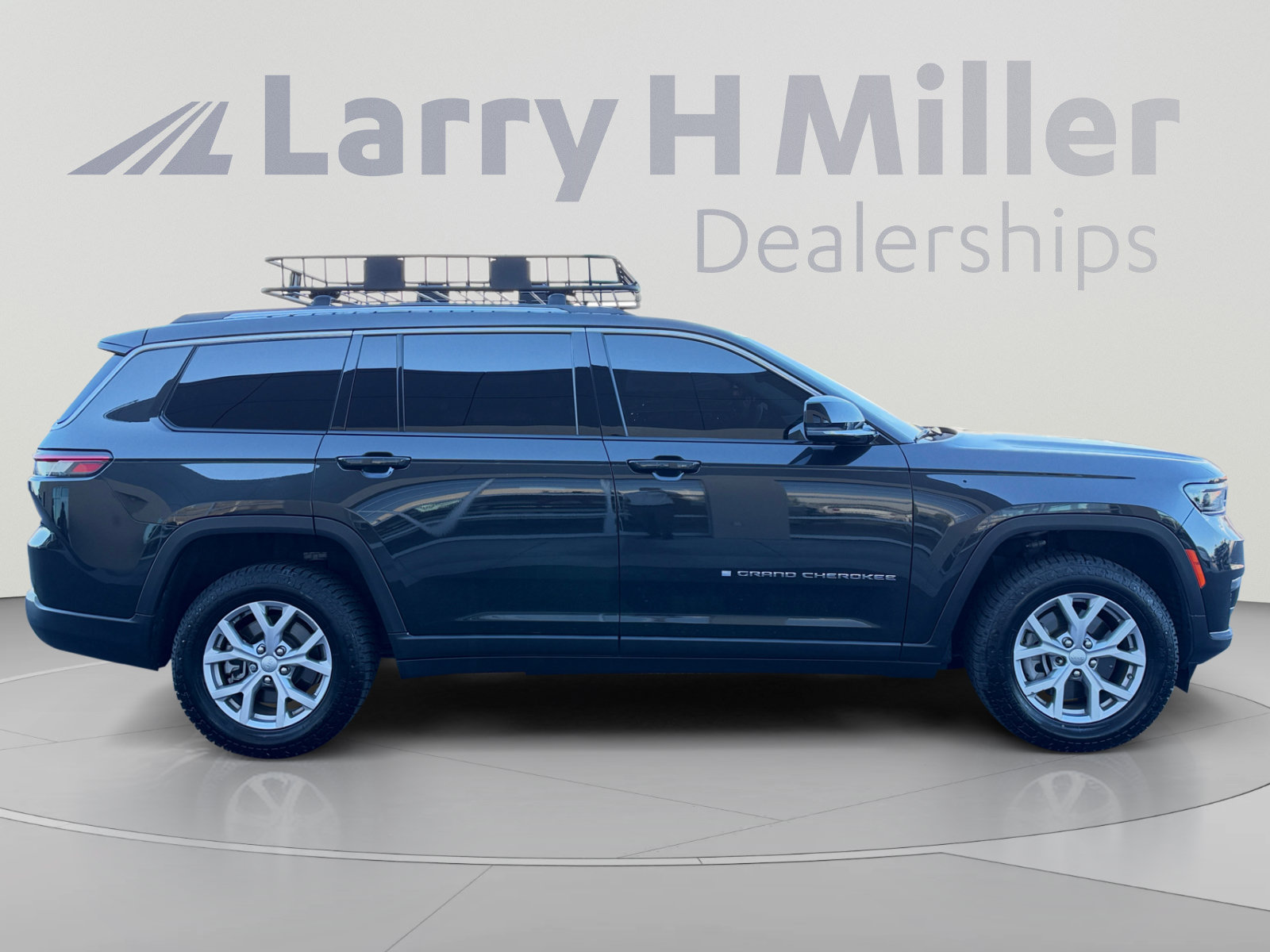 Used 2022 Jeep Grand Cherokee L Limited AWD/4WD image 6