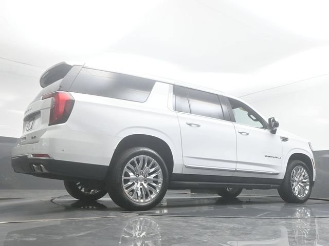 Used 2025 GMC Yukon XL Denali AWD/4WD image 32
