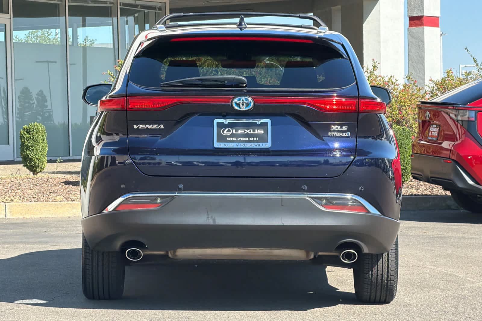 Used 2022 Toyota Venza XLE AWD/4WD image 8