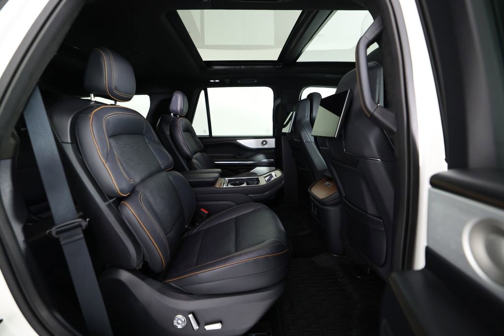 Used 2025 Lincoln Navigator Black Label AWD/4WD image 11
