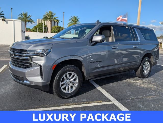 Used 2022 Chevrolet Suburban LT w/ Luxury Package image 3