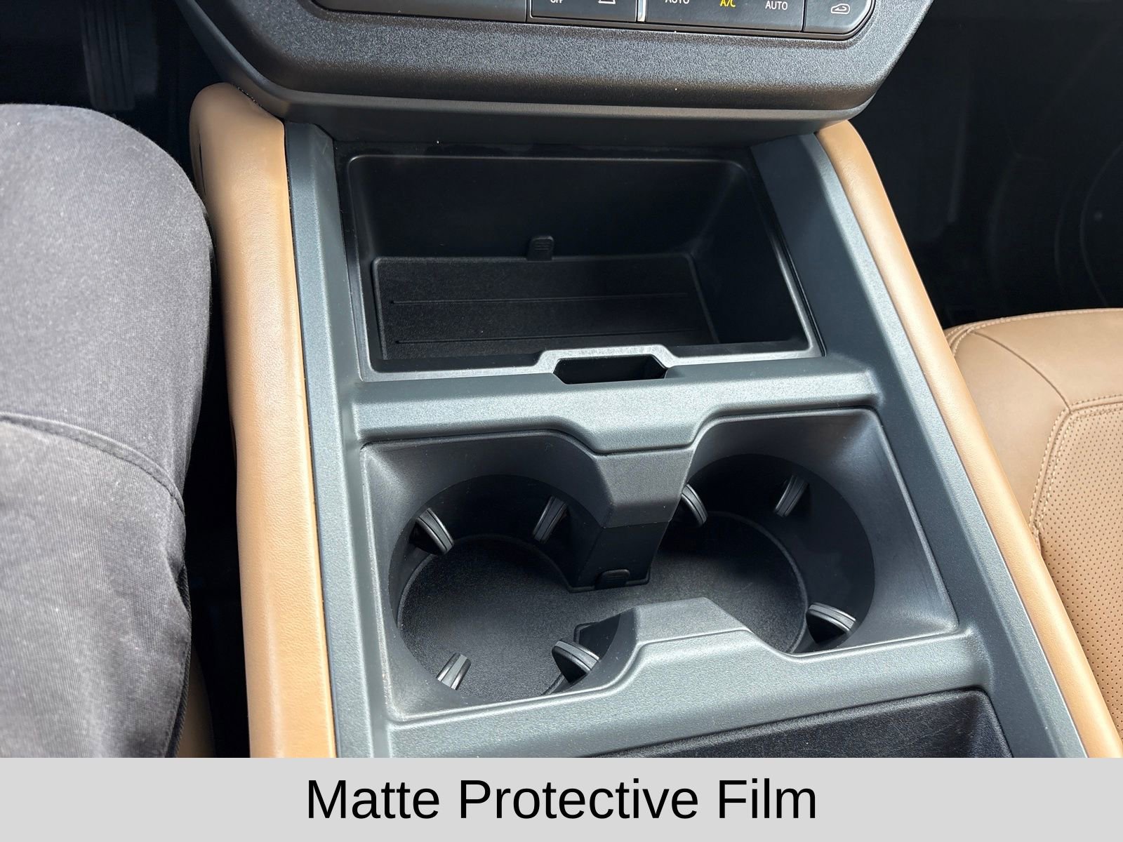 Used 2025 Land Rover Defender 130 X-Dynamic SE image 18