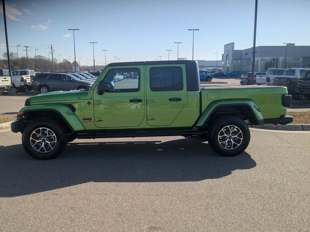New 2026 Jeep Gladiator Sport AWD/4WD image 2
